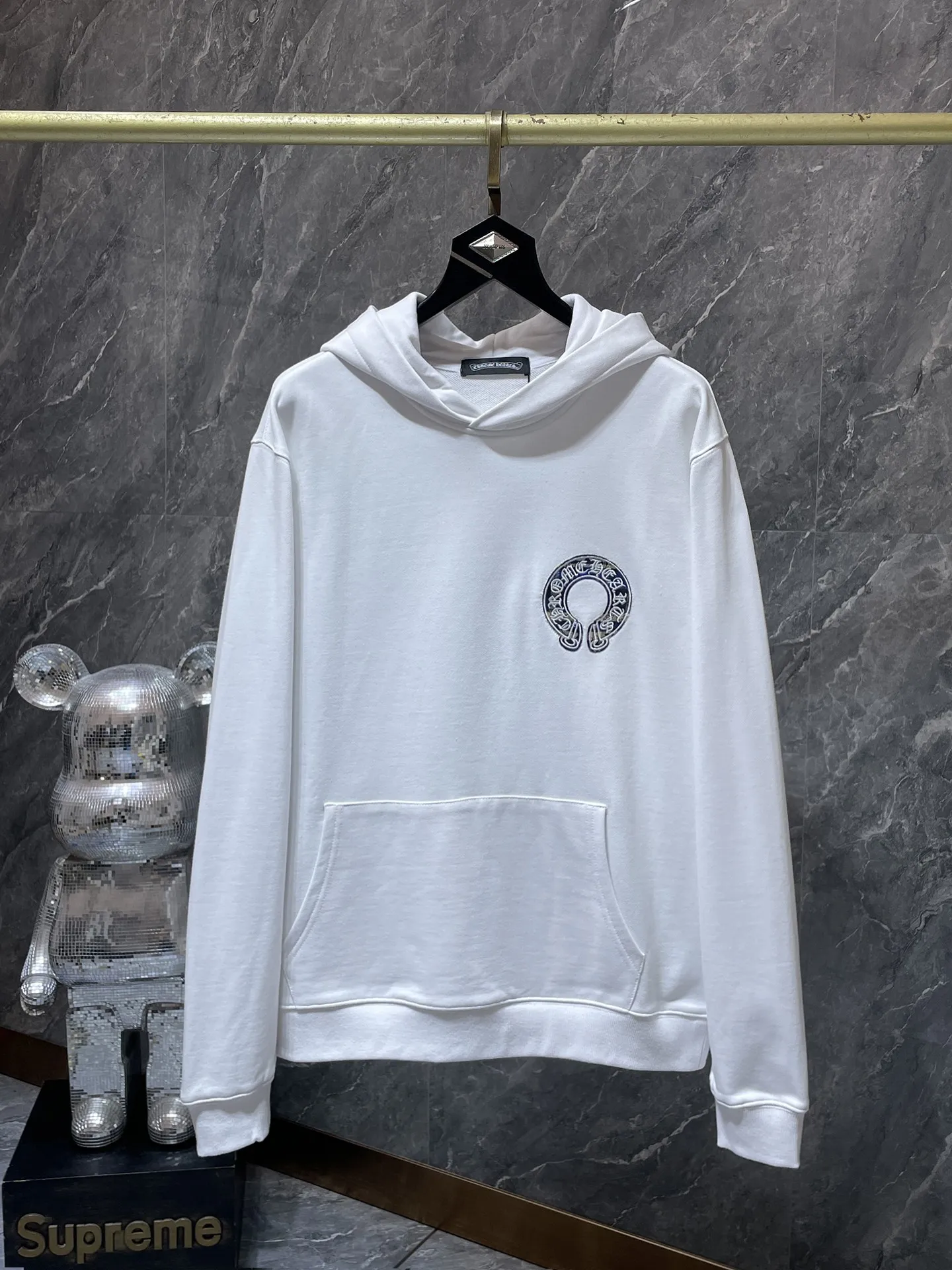 P260 Chrome Hearts Autumn and Winter 2025 Counter Synchronization Crow Horseshoe Contrast Color Patch Hooded Sweatshirt Heavy Industry Pure Handmade Cutting Patch Embroidery Technology Improved Customized Version 1:1 High Weight High Quality Fabric Recommended Color: White Black Size: S, M, L, XL